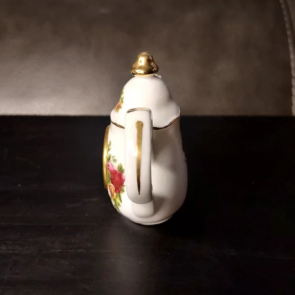 Royal Albert OLD COUNTRY ROSES Teapot Clock with Gold Accents - Picture 2 of 7